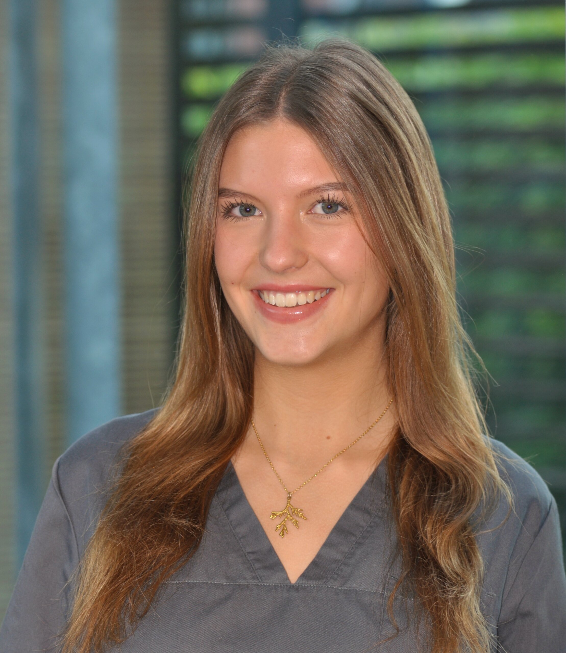 Kiana Koch Praxisorganisation/Studentin der Zahnmedizin Kiana Koch Praxisorganisation/Studentin der Zahnmedizin