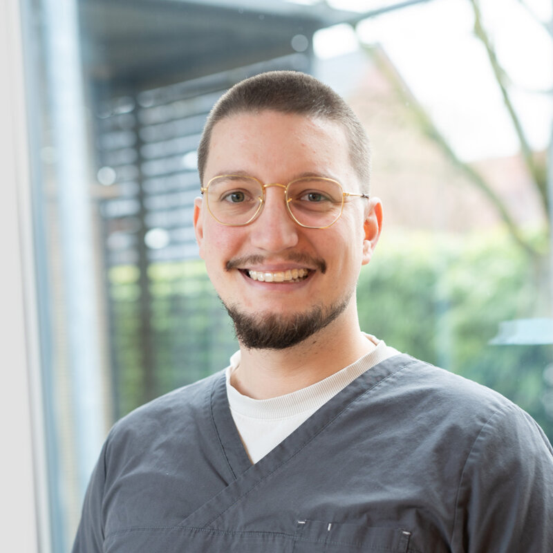Mikel Richardson Zahnmedizinischer Fachangestellter, Prophylaxe-Assistenz Mikel Richardson Zahnmedizinischer Fachangestellter, Prophylaxe-Assistenz